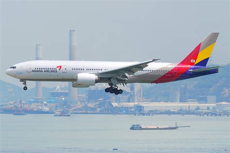 Asiana Airlines Boeing 777.
